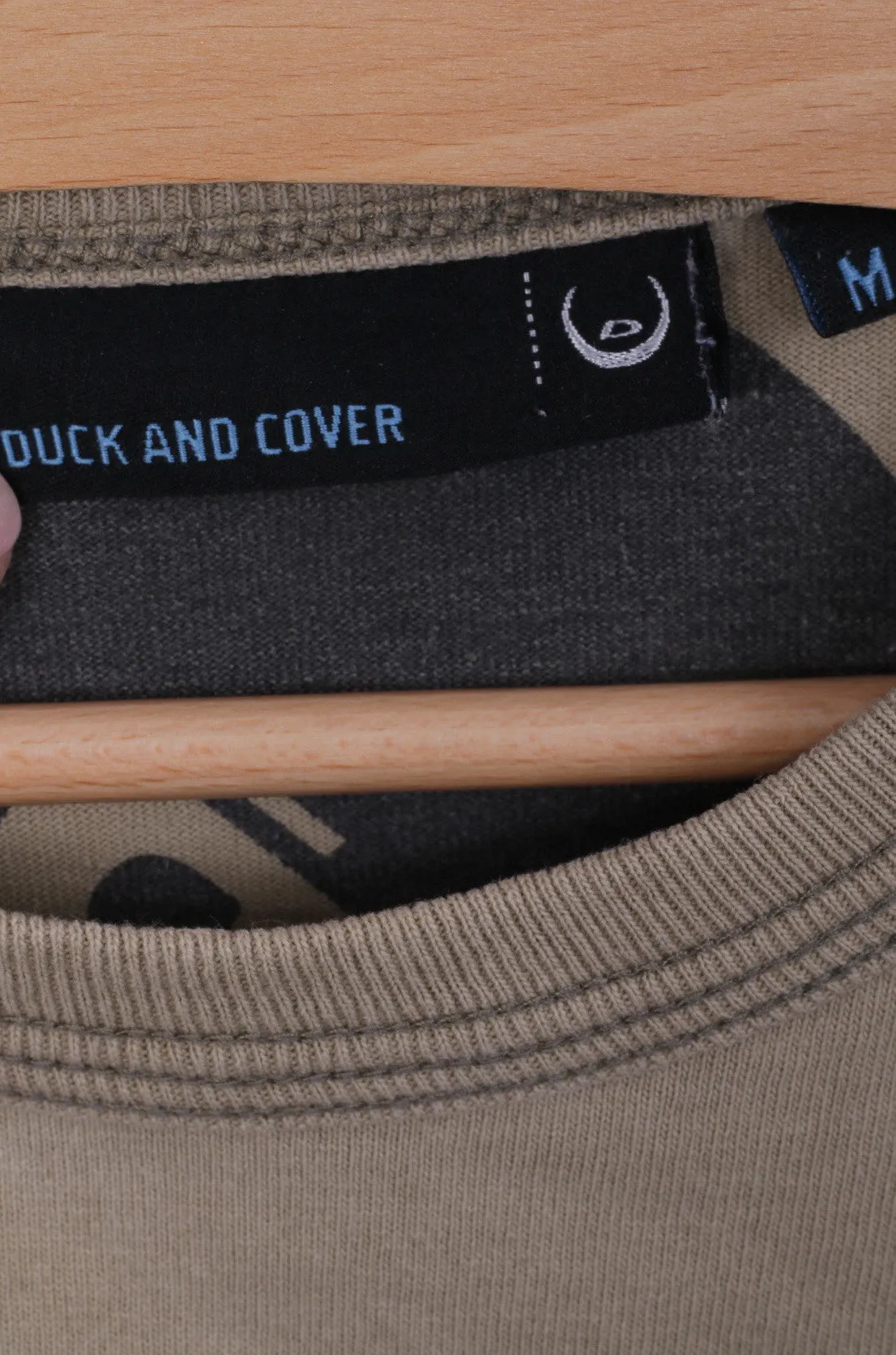 DUCK AND COVER Mens M T-Shirt Cotton Vintage Sand Crew Neck