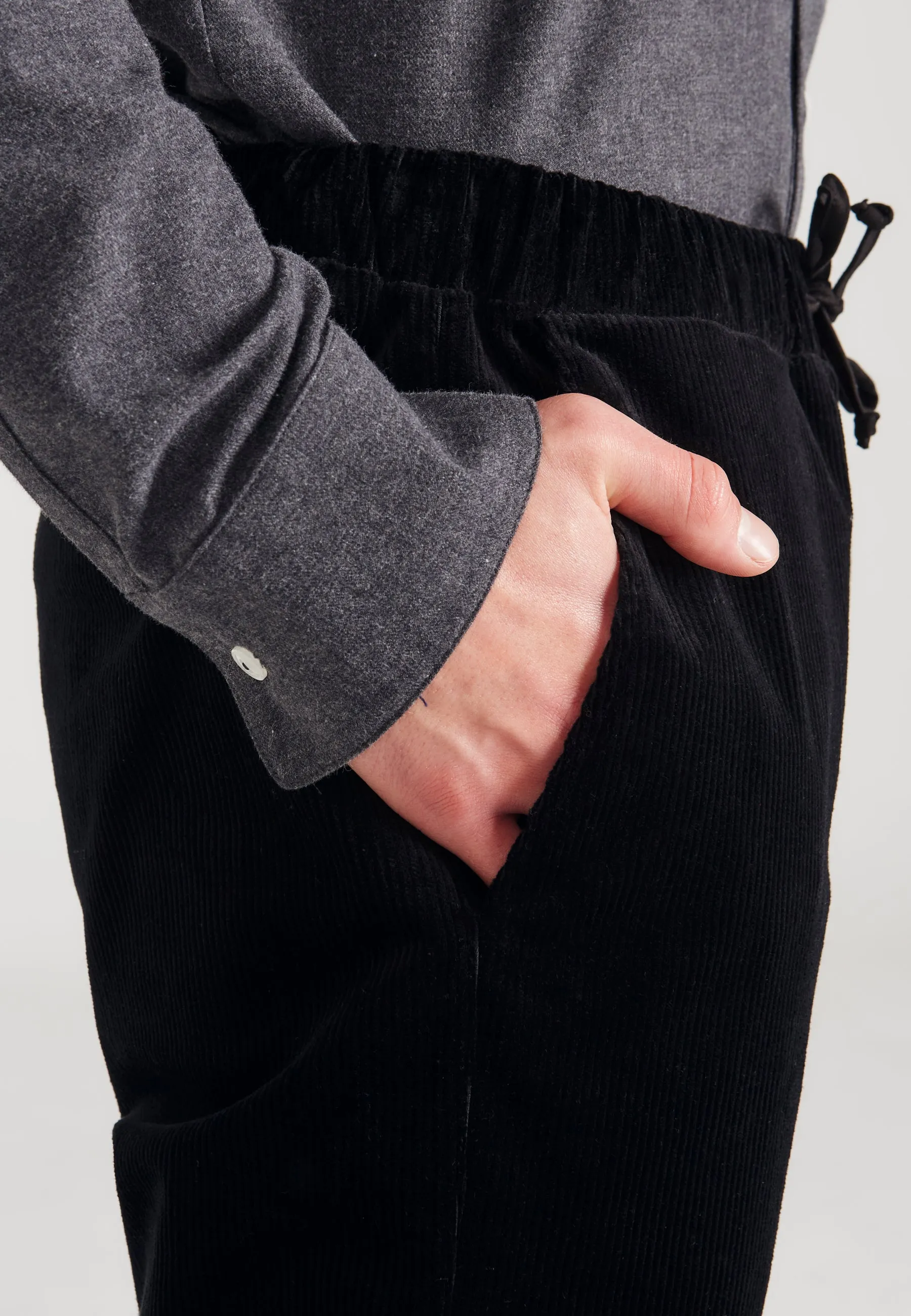 ERIC corduroy trousers made from organic cotton - Black (corduroy) Givn Berlin