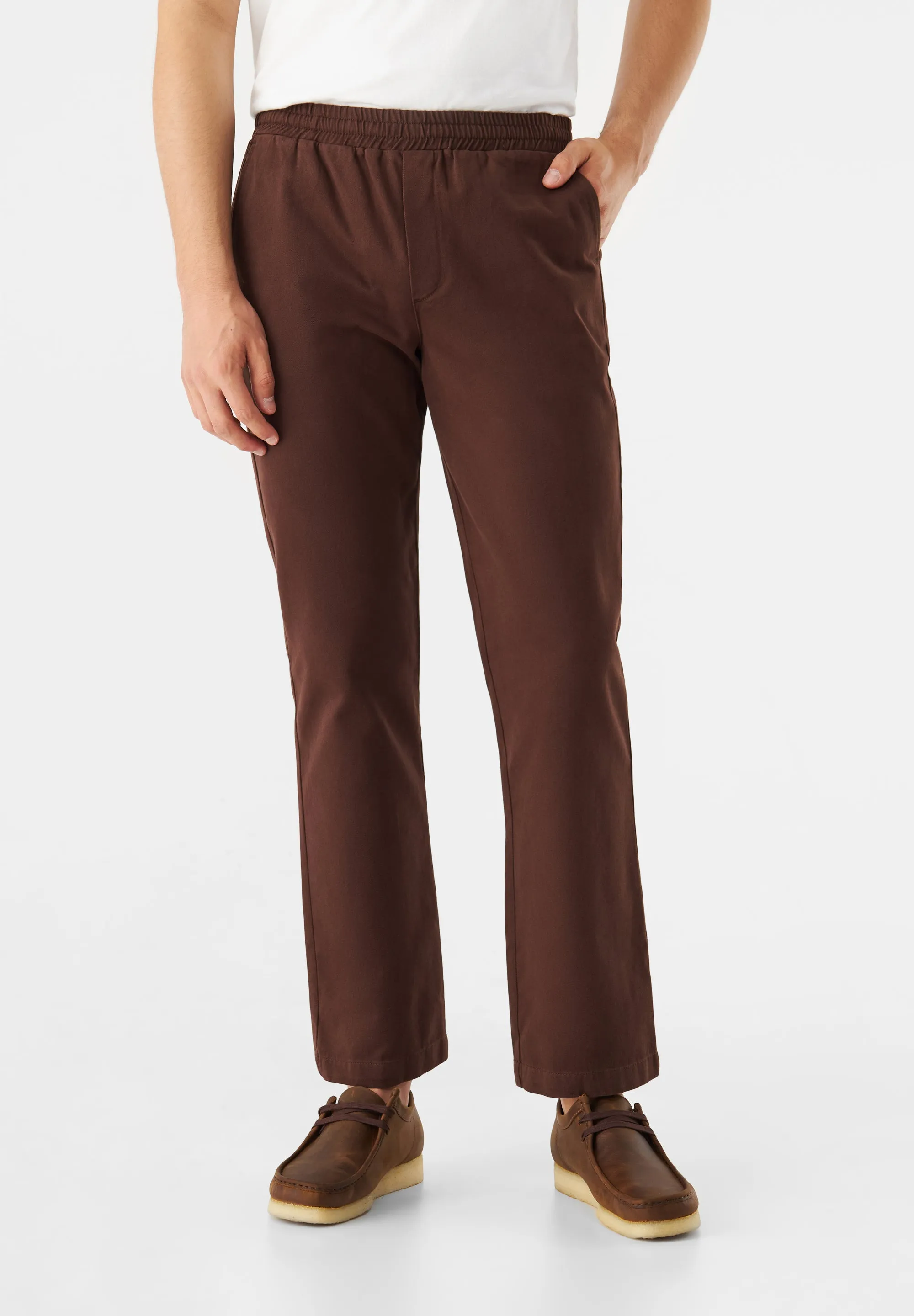 GBERIC Chinos Made From Organic Cotton With An Elastic Waistband - Sepia Brown Givn Berlin