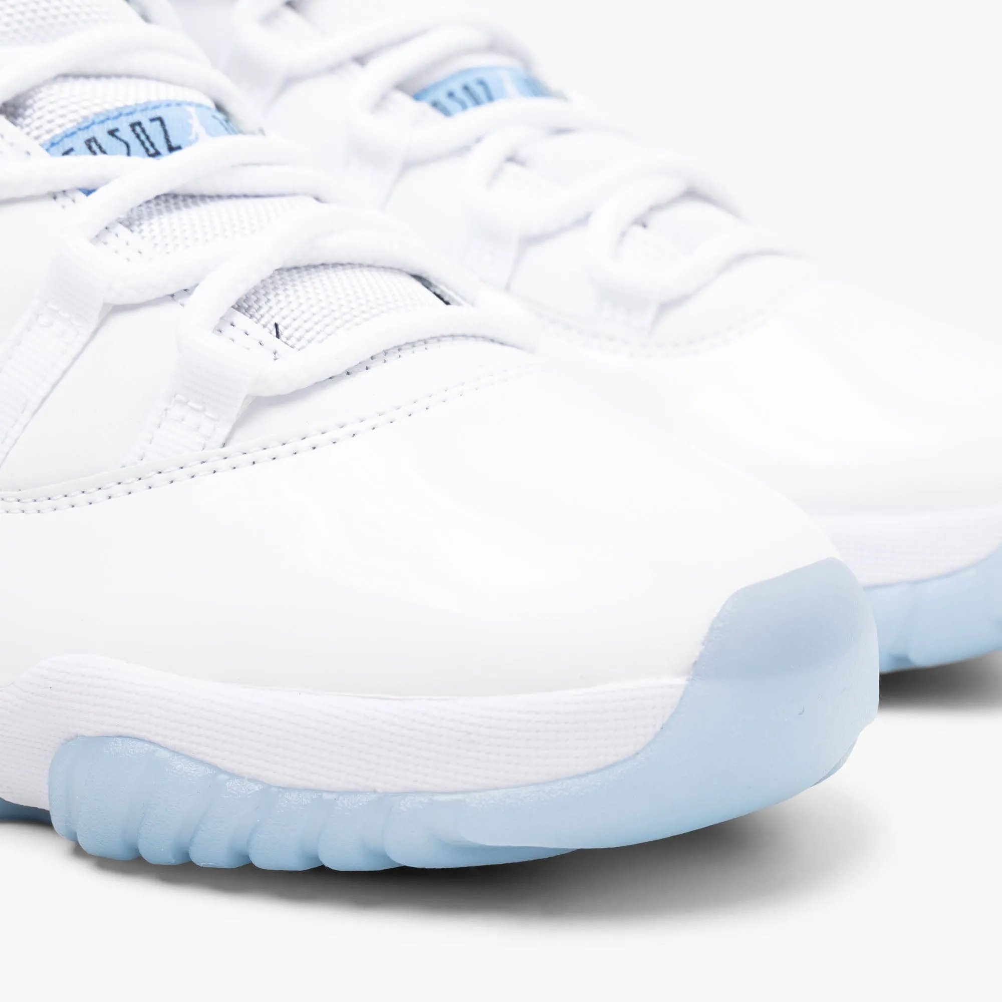 Jordan 11 Retro White / Legend Blue - Black