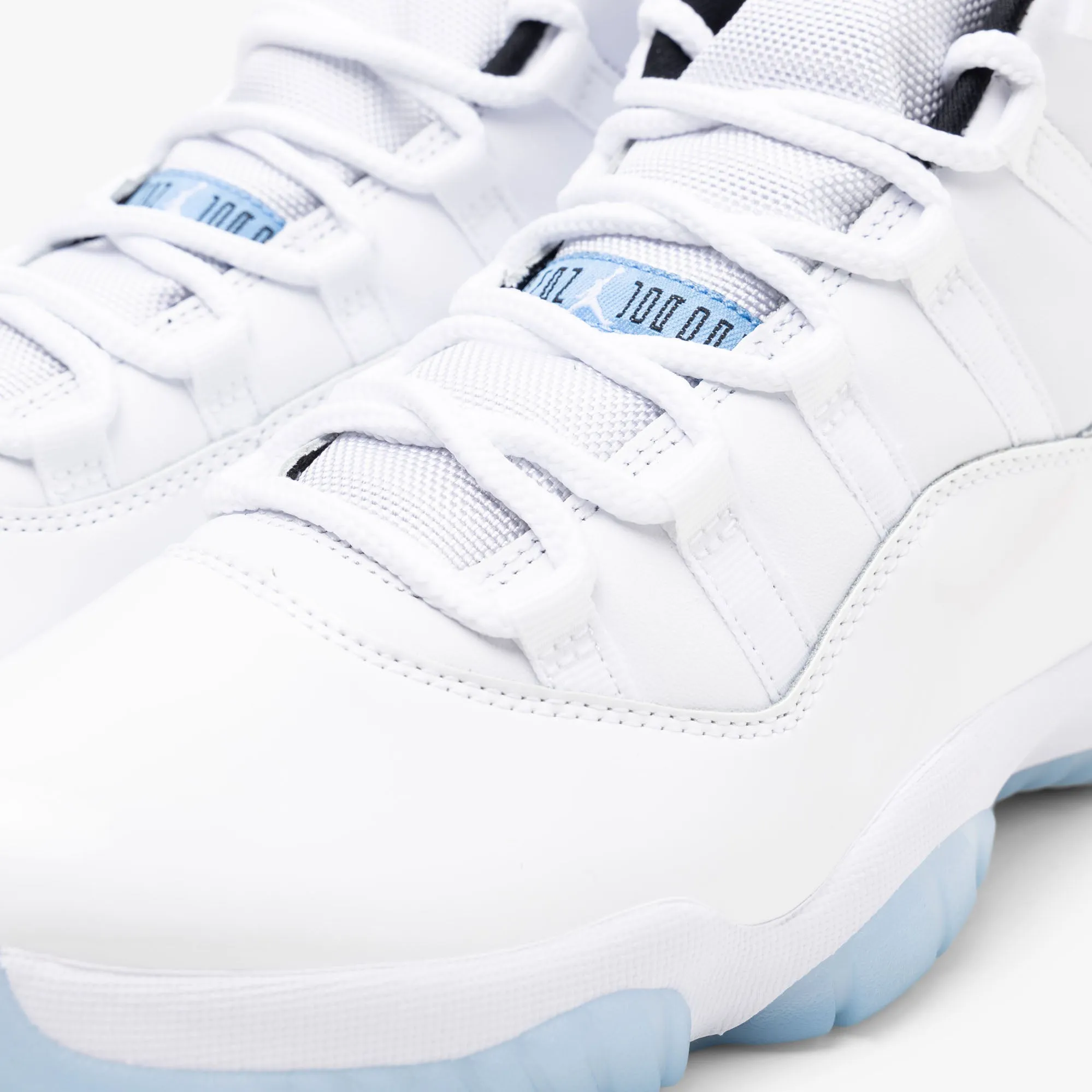 Jordan 11 Retro White / Legend Blue - Black