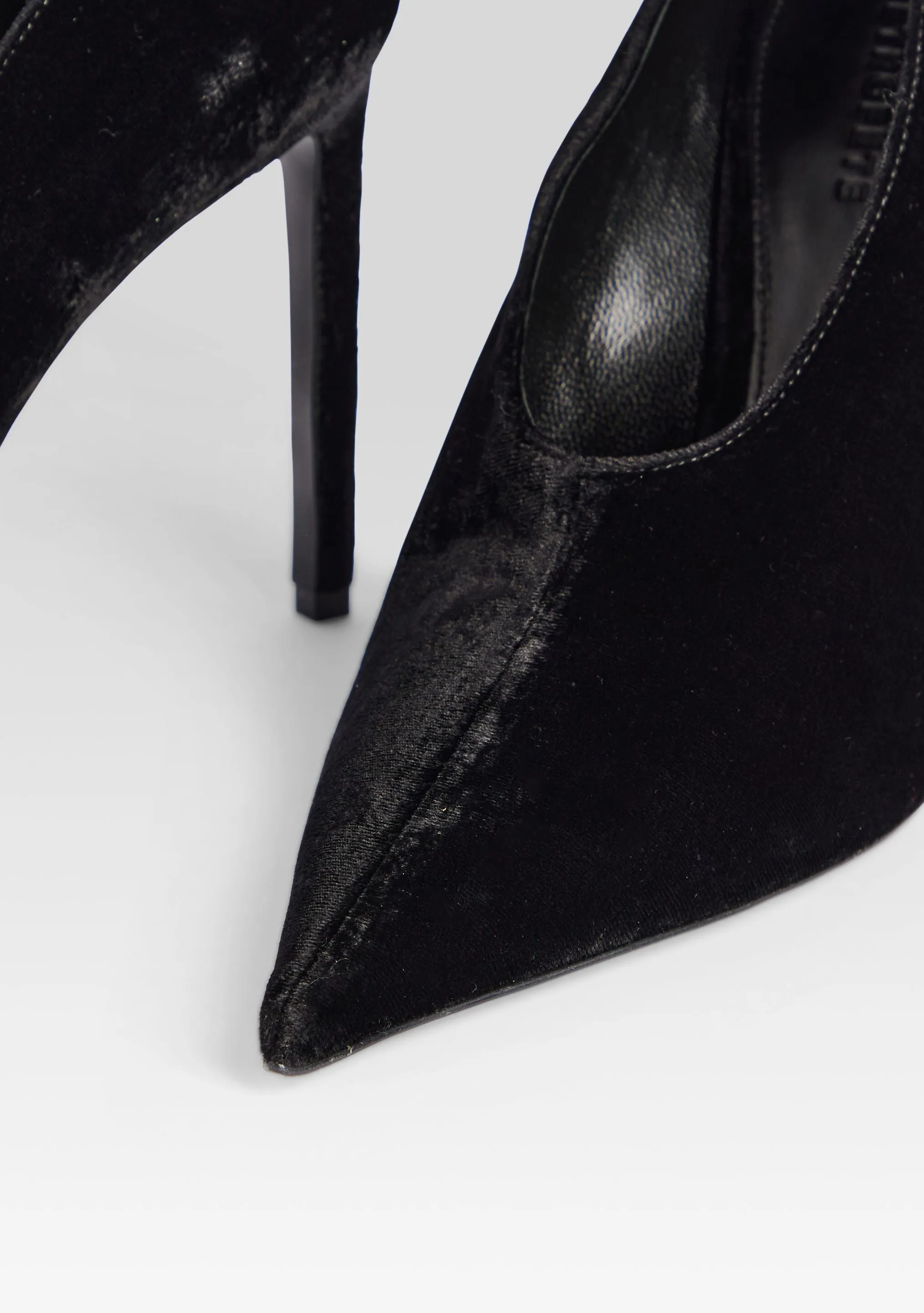 Mollie Velvet Pump