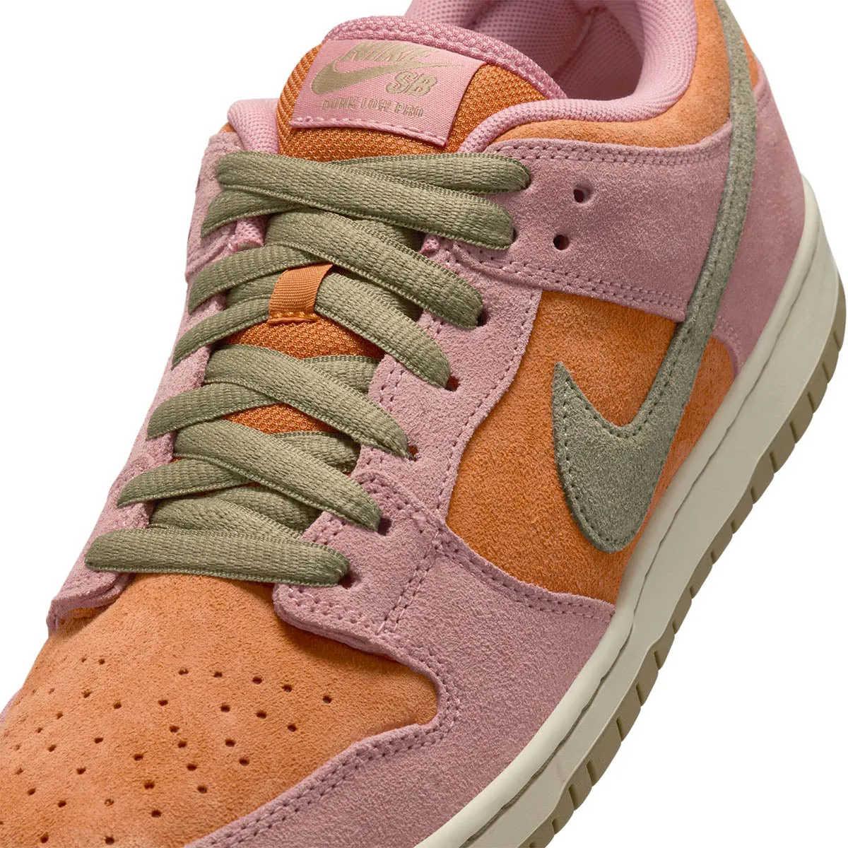 Nike SB - Dunk Low Pro Shoes Red Stardust