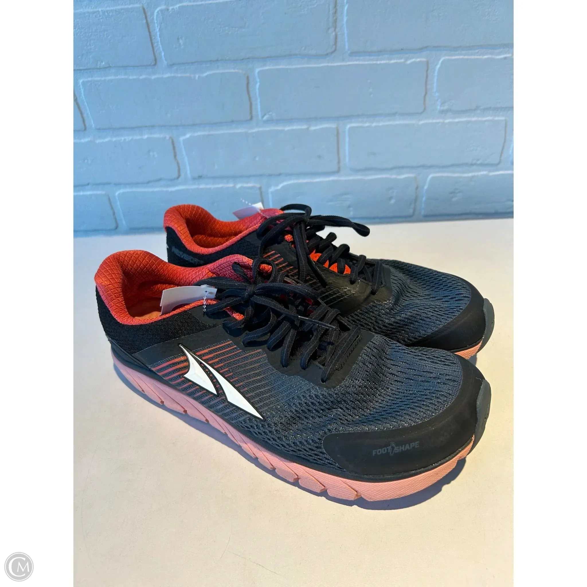 Shoes Athletic By ALTRA In Black & Orange, Size: 10