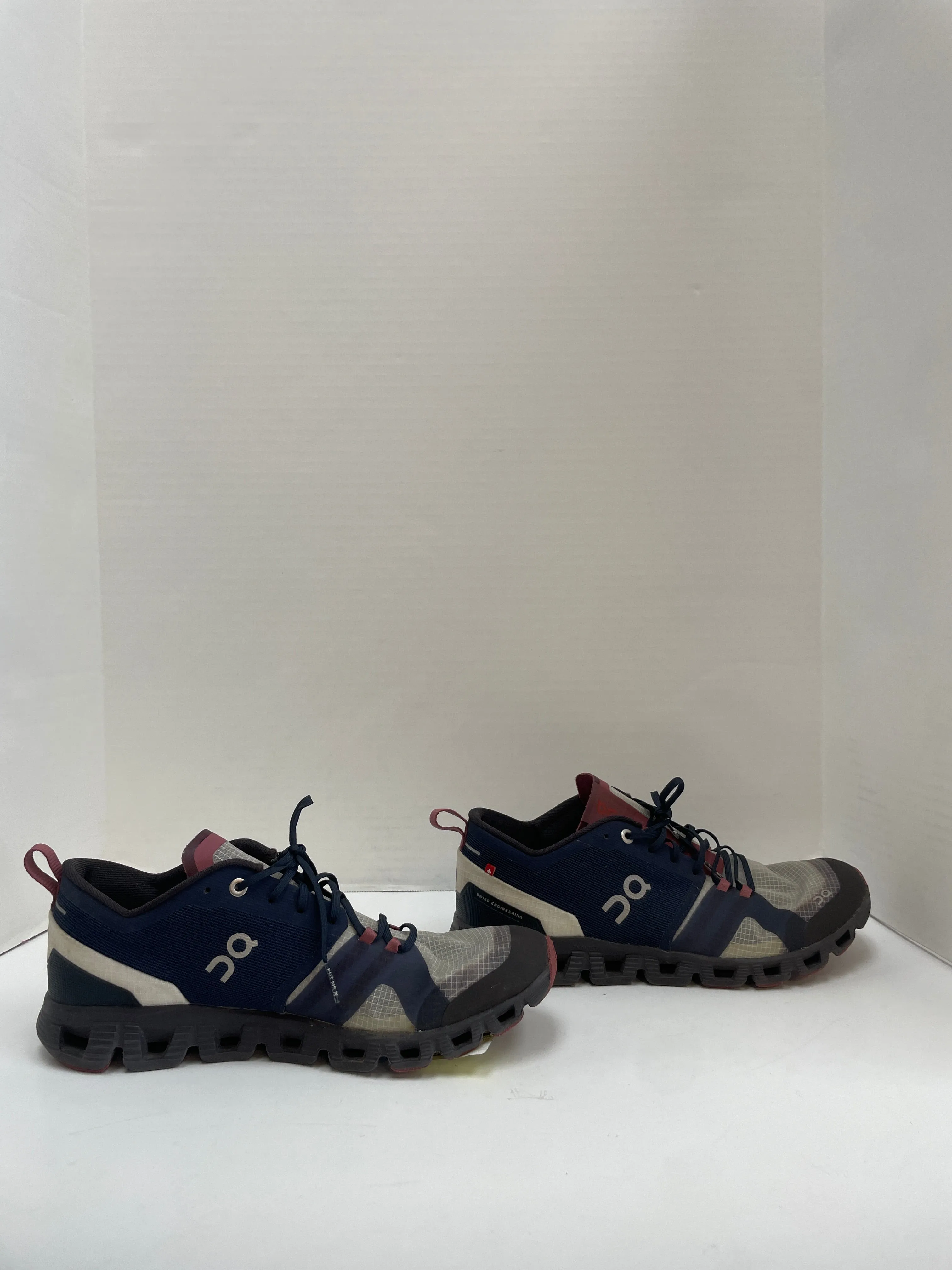 Shoes Athletic By Clothes Mentor In Navy, Size: 10