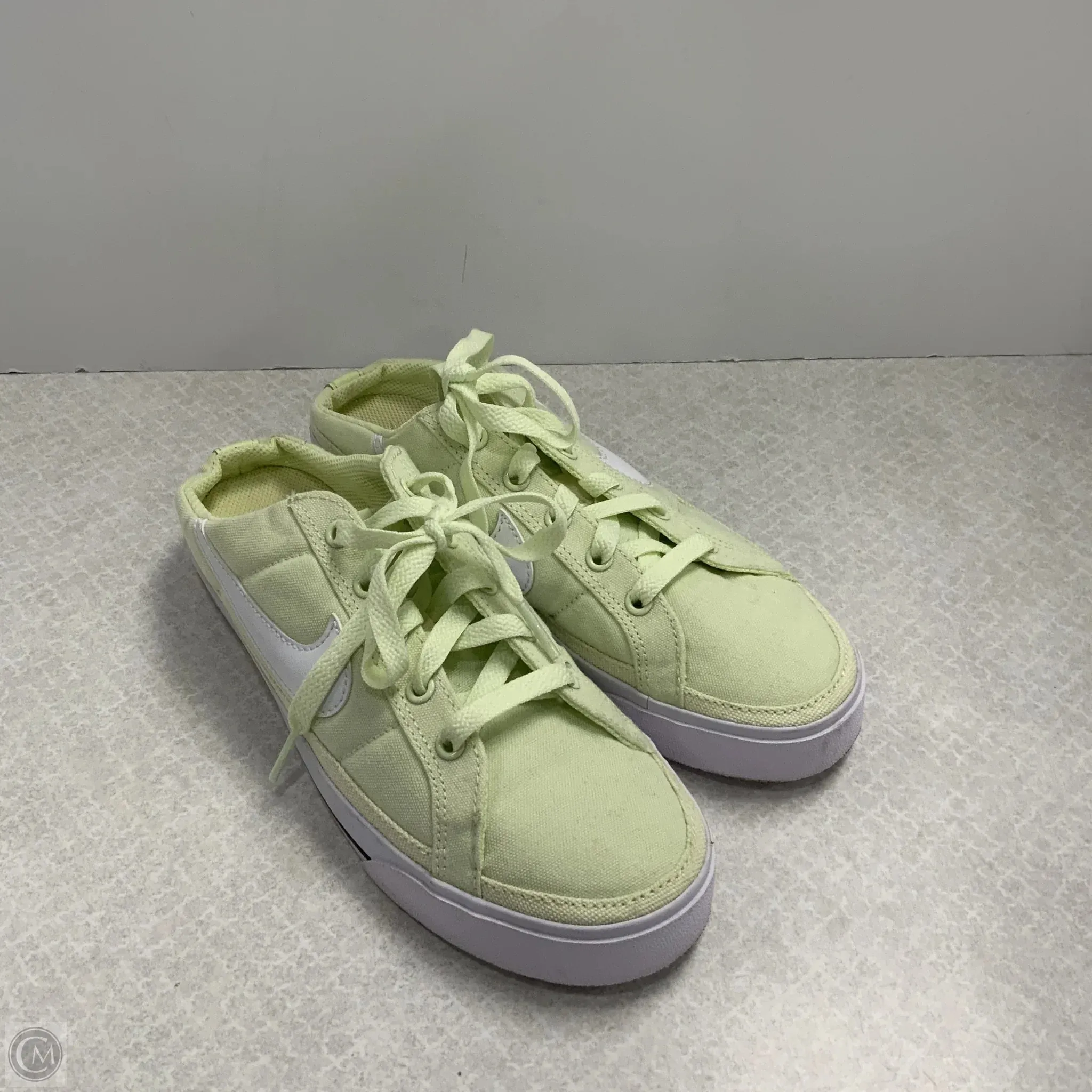 Shoes Athletic By Nike In Green, Size: 7