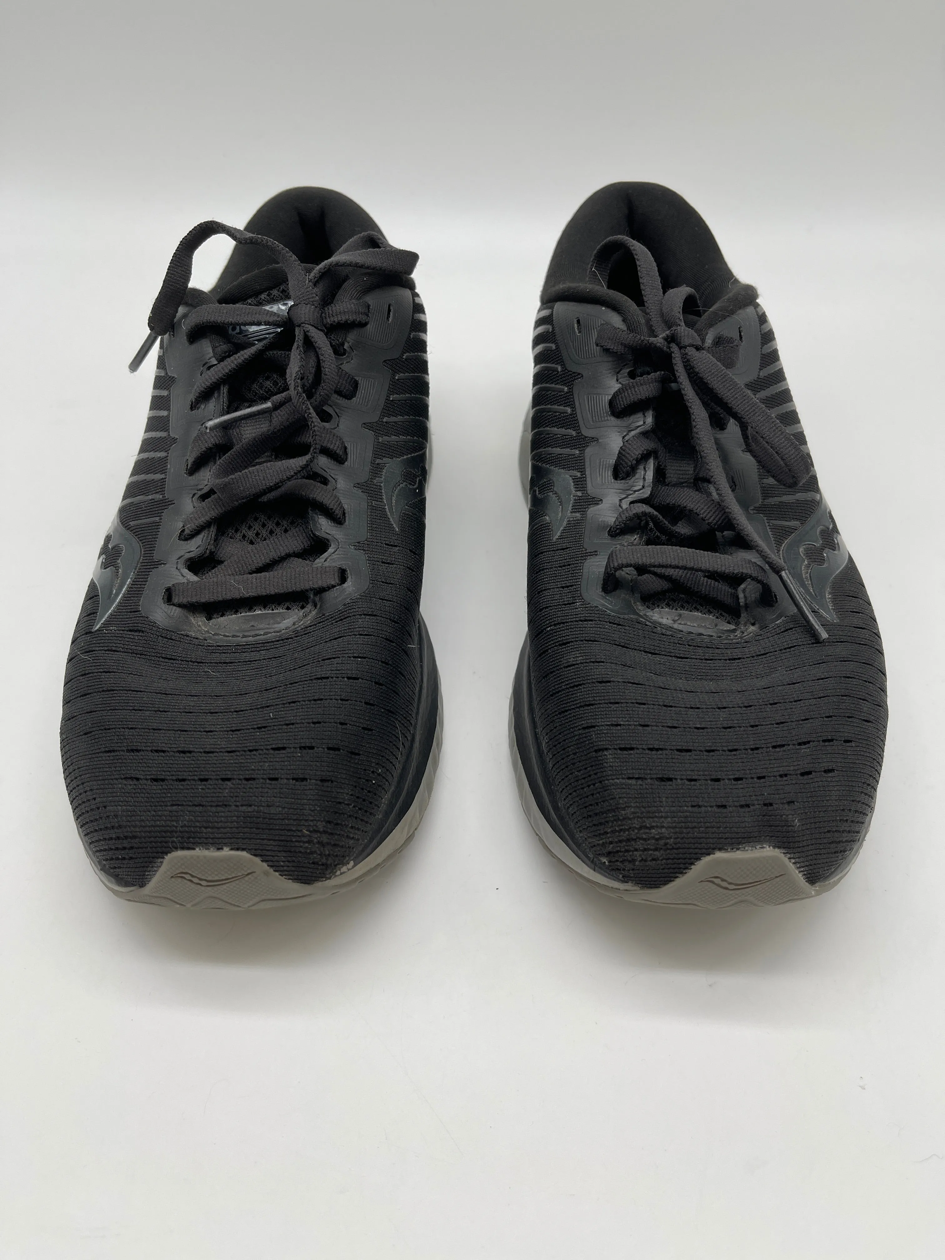 Shoes Athletic By Sacouny In Black, Size: 8