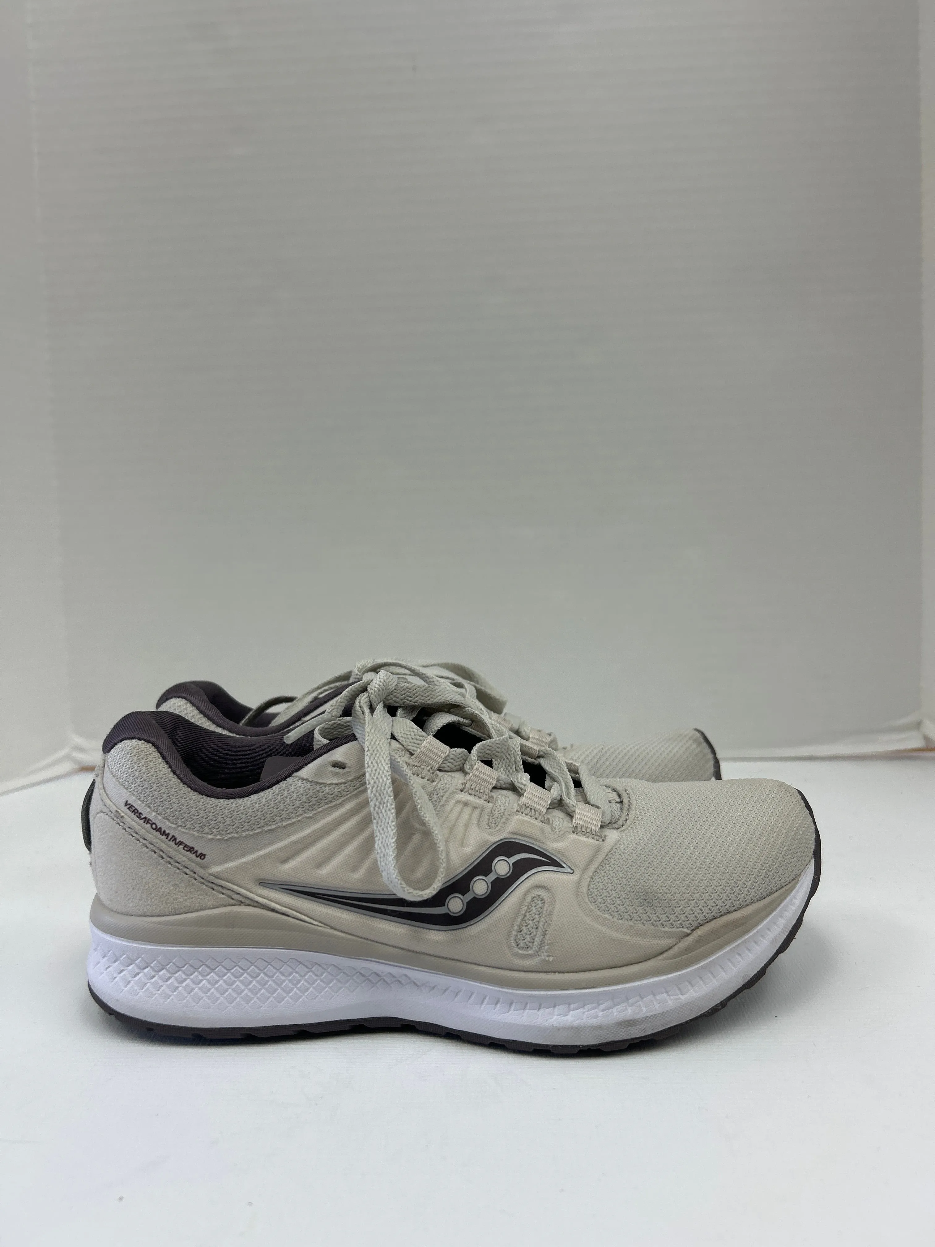 Shoes Athletic By Saucony In Cream, Size: 5.5
