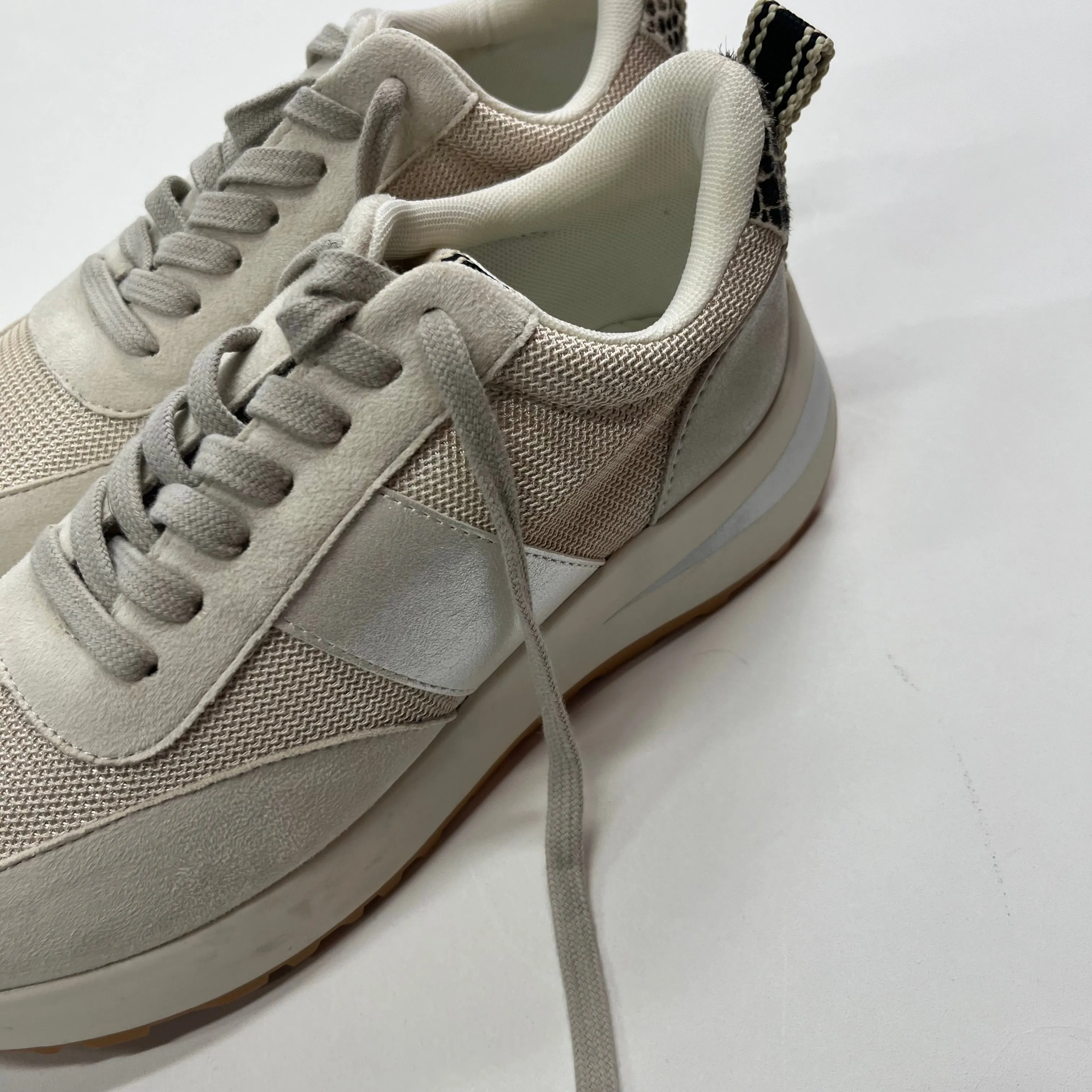Shoes Athletic By Shu Shop  Size: 9
