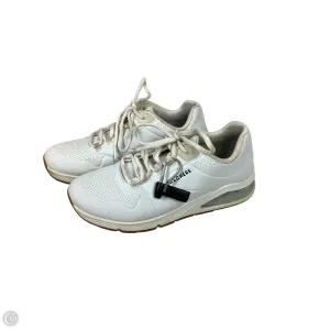 Shoes Athletic By Skechers In White, Size: 9.5