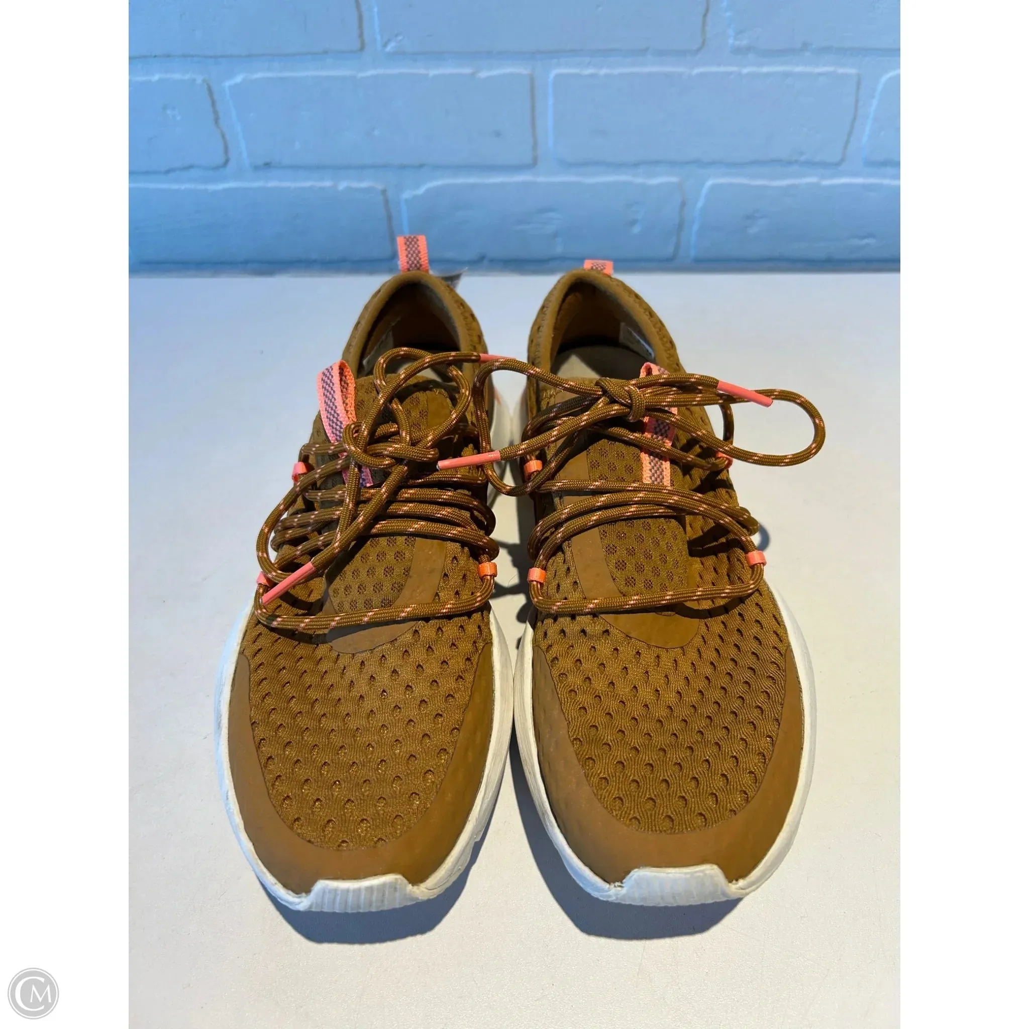 Shoes Athletic By Sorel In Gold & White, Size: 6.5
