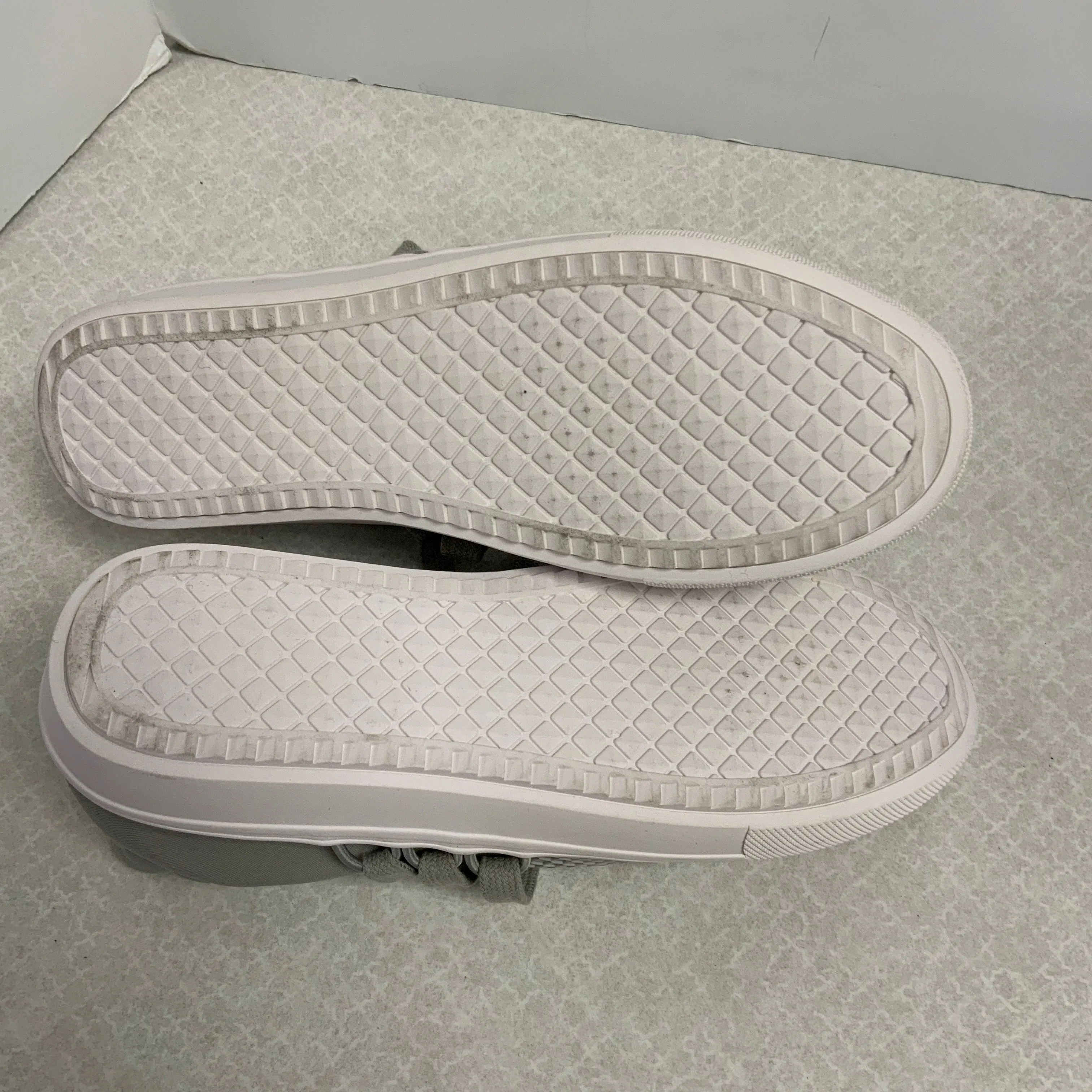 Shoes Athletic By Steve Madden In Grey, Size: 6.5