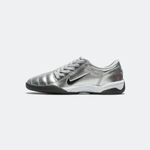 T90 SP - Metallic Silver/Black-University Red