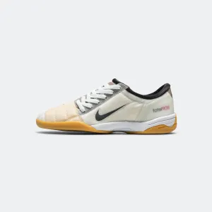 Total 90 - White/Black-Gum Light Brown