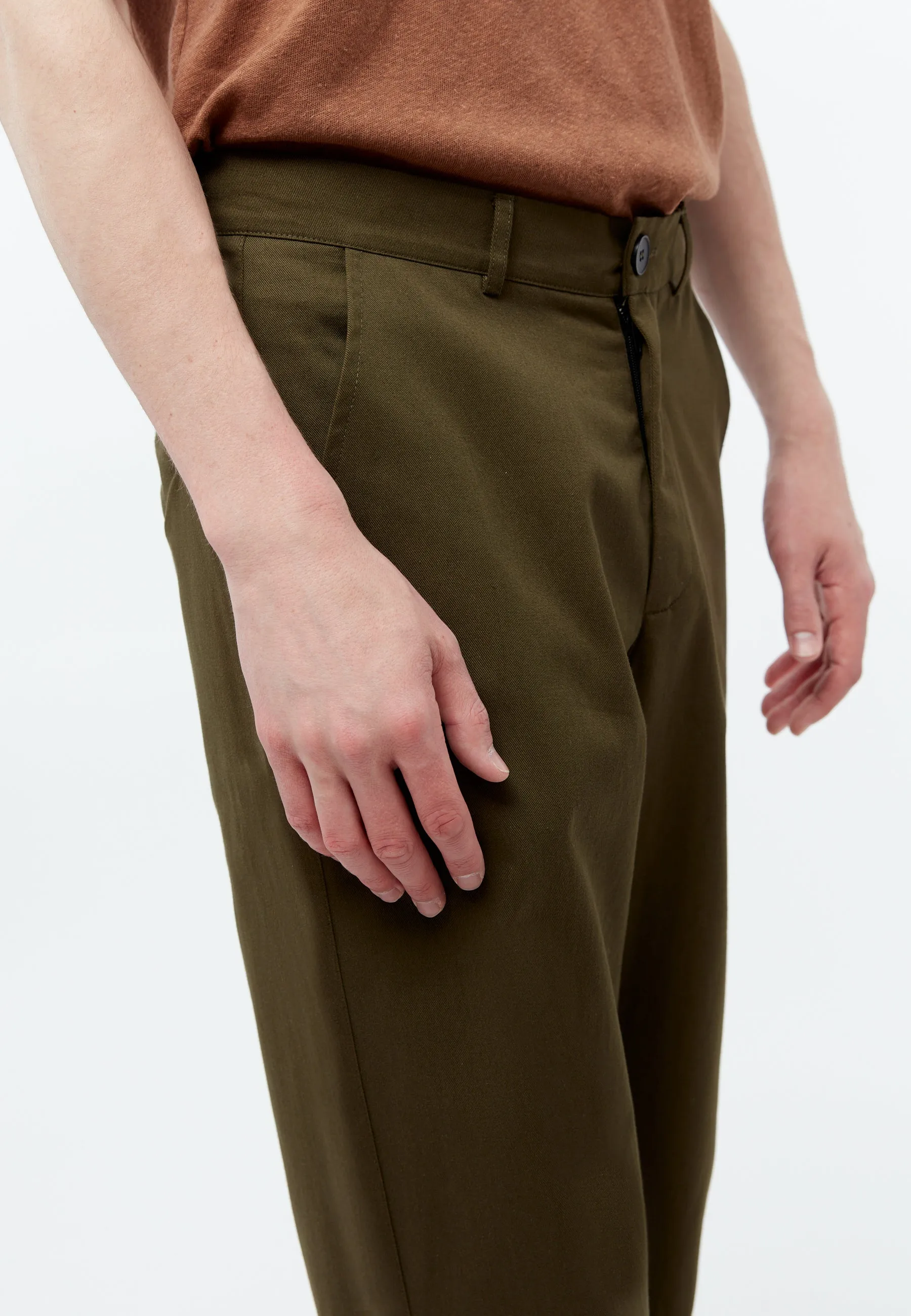 Trousers GBJORIS out of lighly woven organic cotton Givn Berlin