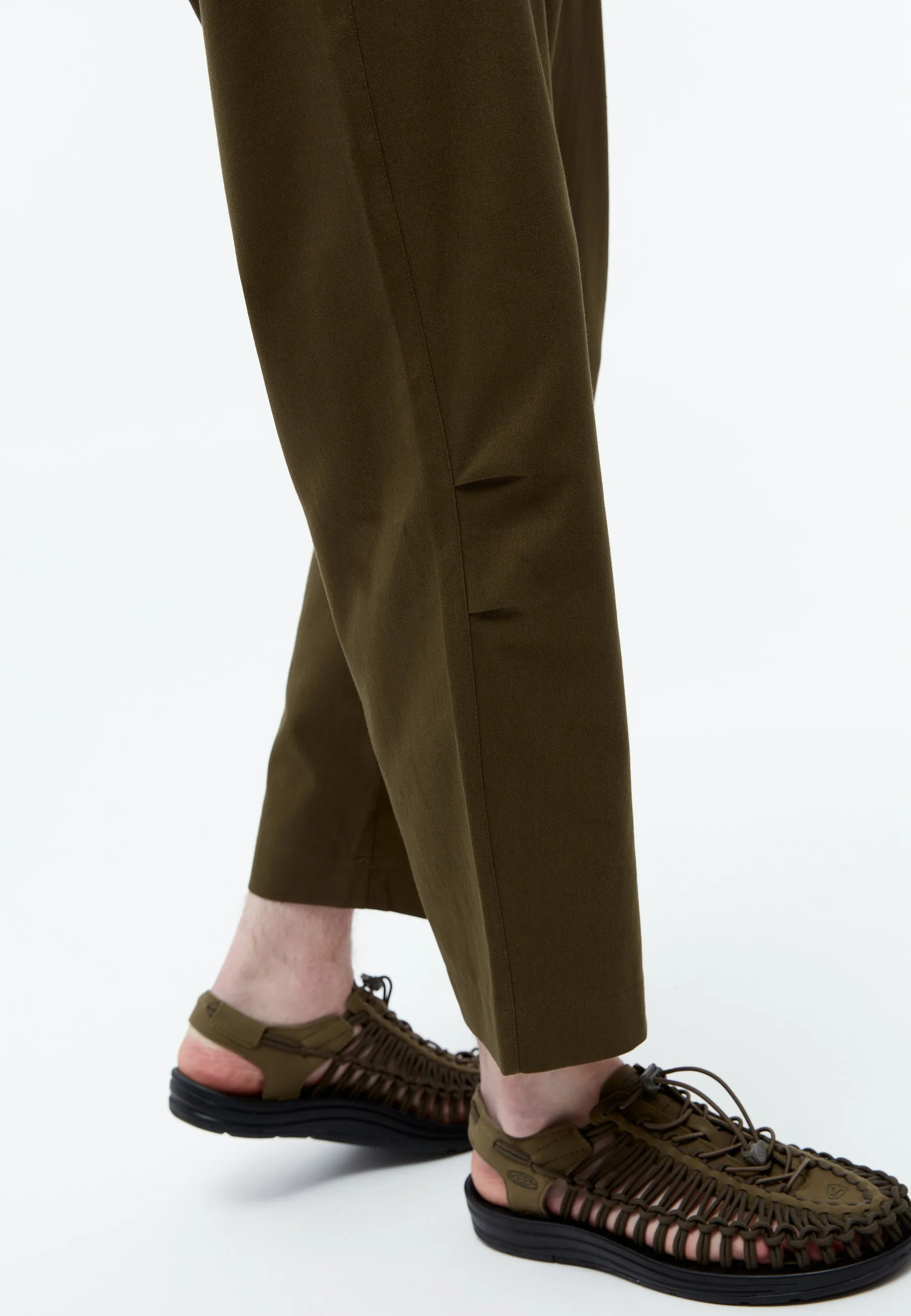 Trousers GBJORIS out of lighly woven organic cotton Givn Berlin